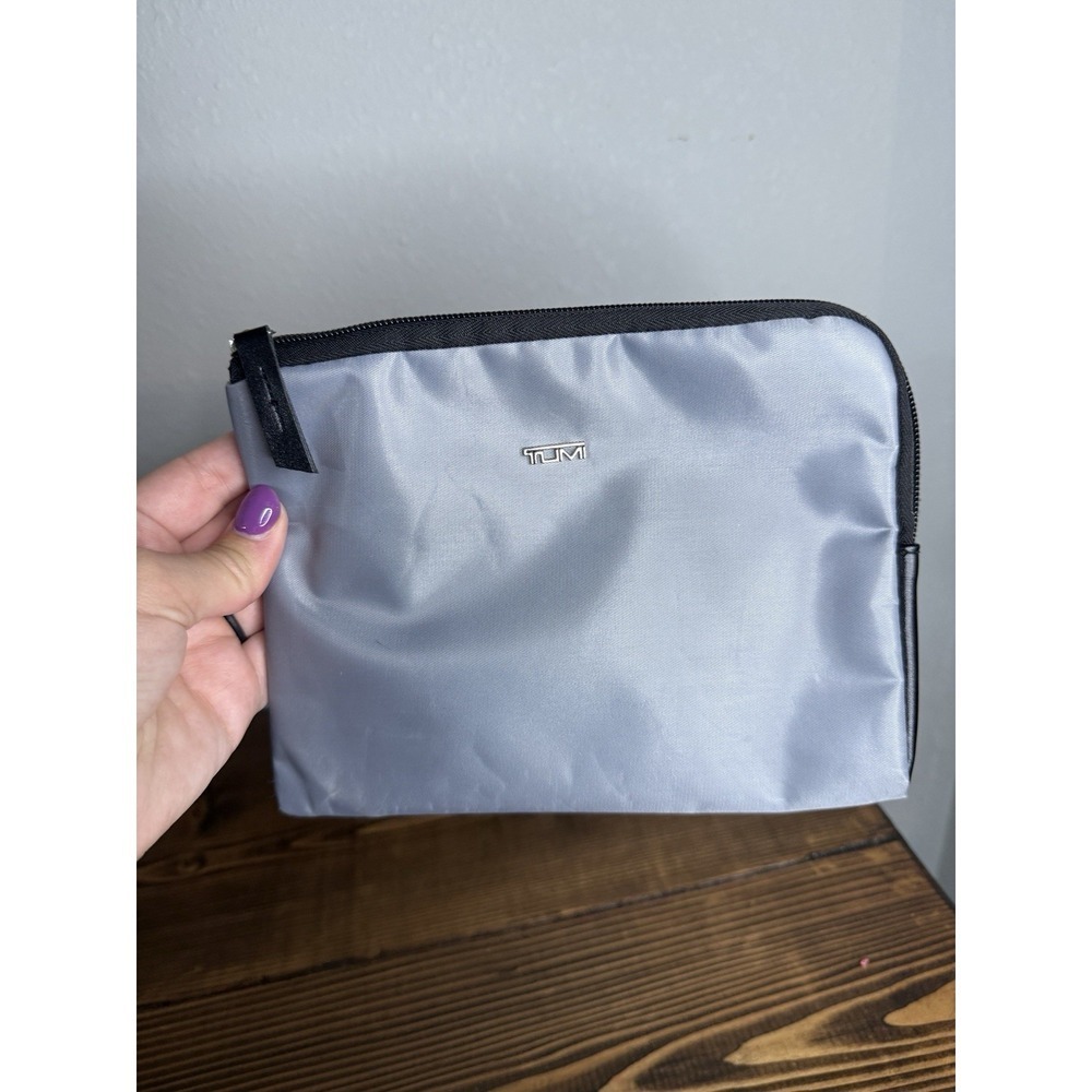 Delta TUMI Delta One Amenity‎ Personal Stuff Cosmetic Pouch Silver 8" x 6"